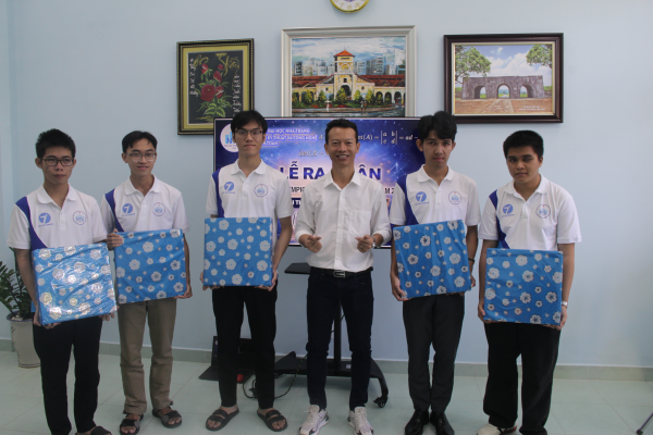 LỄ RA QUÂN ĐỘI TUYỂN OLYMPIC TOÁN HỌC 2026