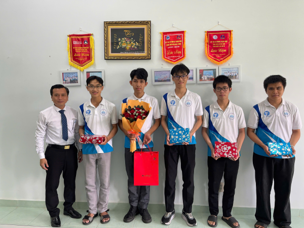 TRƯỜNG KỸ THUẬT VÀ CÔNG NGHỆ CHÚC MỪNG THÀNH TÍCH ĐỘI TUYỂN OLYMPIC TOÁN HỌC SINH VIÊN TOÀN QUỐC LẦN THỨ 32