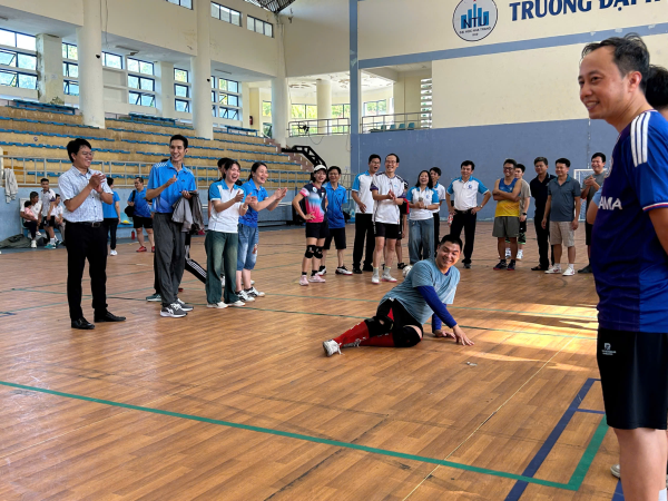 HỘI THAO CHÀO MỪNG THÀNH LẬP TRƯỜNG KỸ THUẬT VÀ CÔNG NGHỆ: TINH THẦN ĐOÀN KẾT VÀ SỨC MẠNH CỦA ĐỘI NGŨ VIÊN CHỨC