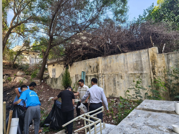 Cán bộ, viên chức Trường Kỹ thuật và Công nghệ ra quân tổng vệ sinh hưởng ứng Ngày Môi trường Thế giới 2026