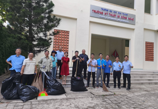 Cán bộ, viên chức Trường Kỹ thuật và Công nghệ ra quân tổng vệ sinh hưởng ứng Ngày Môi trường Thế giới 2026