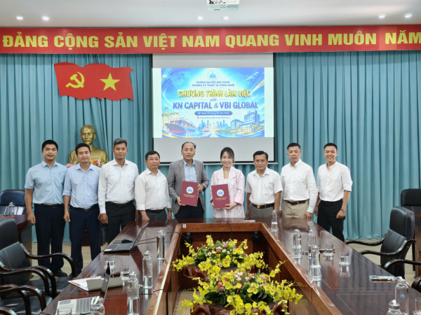 Trường Kỹ thuật và Công nghệ tăng cường hợp tác với doanh nghiệp trong đào tạo quản lý hàng hải và logistics