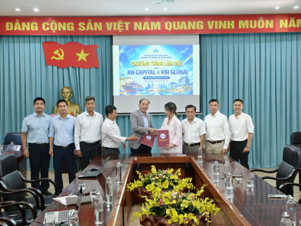 Trường Kỹ thuật và Công nghệ tăng cường hợp tác với doanh nghiệp trong đào tạo quản lý hàng hải và logistics