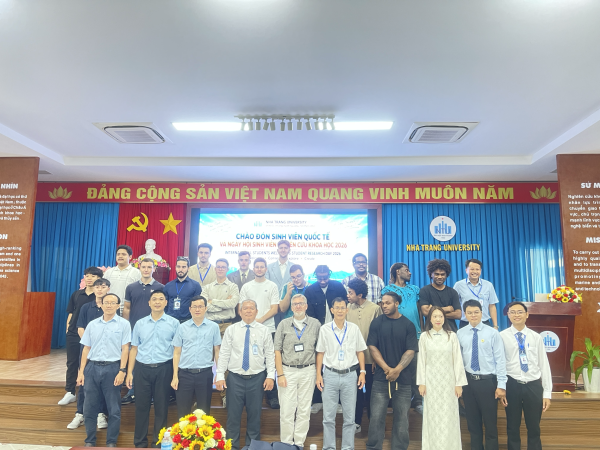 Trường Kỹ thuật và Công nghệ tổ chức Chương trình Chào đón sinh viên quốc tế và Ngày hội sinh viên nghiên cứu khoa học 2026
